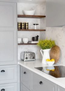 cucina con vani a giorno