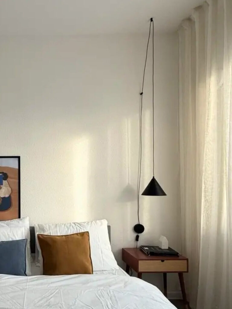 comodino-con-lampada-sospensione-con-filo